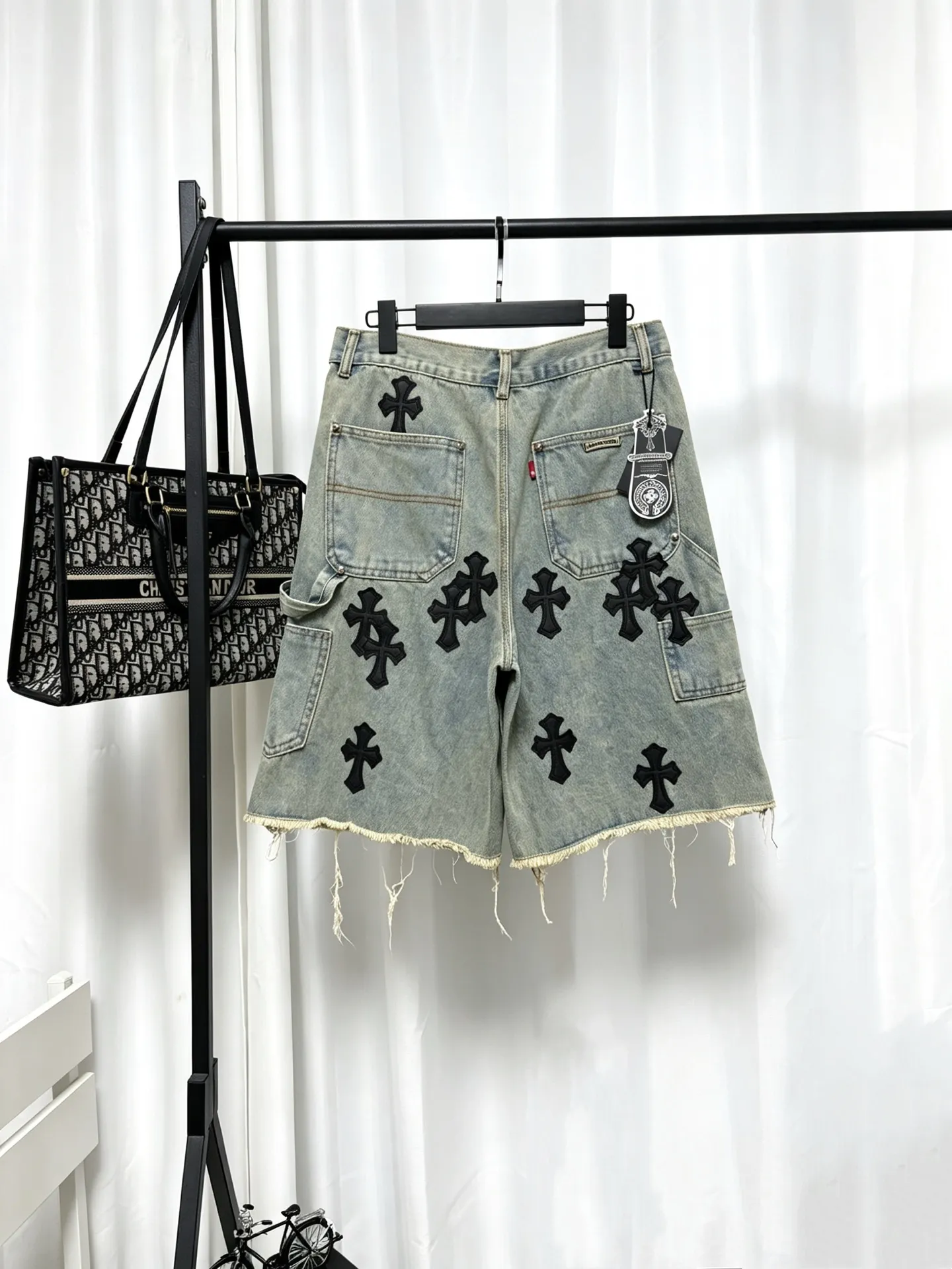 Chrome Hearts Chrome Hearts ， ， 、 Retro ， 。 ， ， ， 。 Black Genuine Leather ， ， ， ， 。 ， ， ， 。 Size S-XL